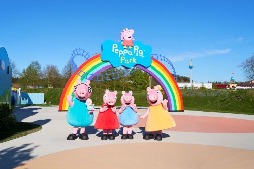 Im PEPPA PIG Park Günzburg können die kleinen Besucher bei Meet-and-Greets Peppa und ihrer Familie ganz persönlich Hallo sagen.